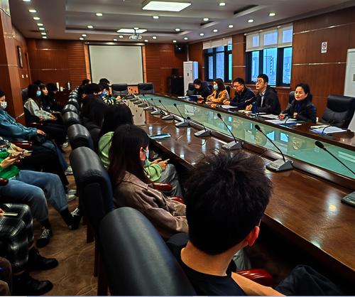 开车漫画
召开动画专业毕业实践环节工作部署1